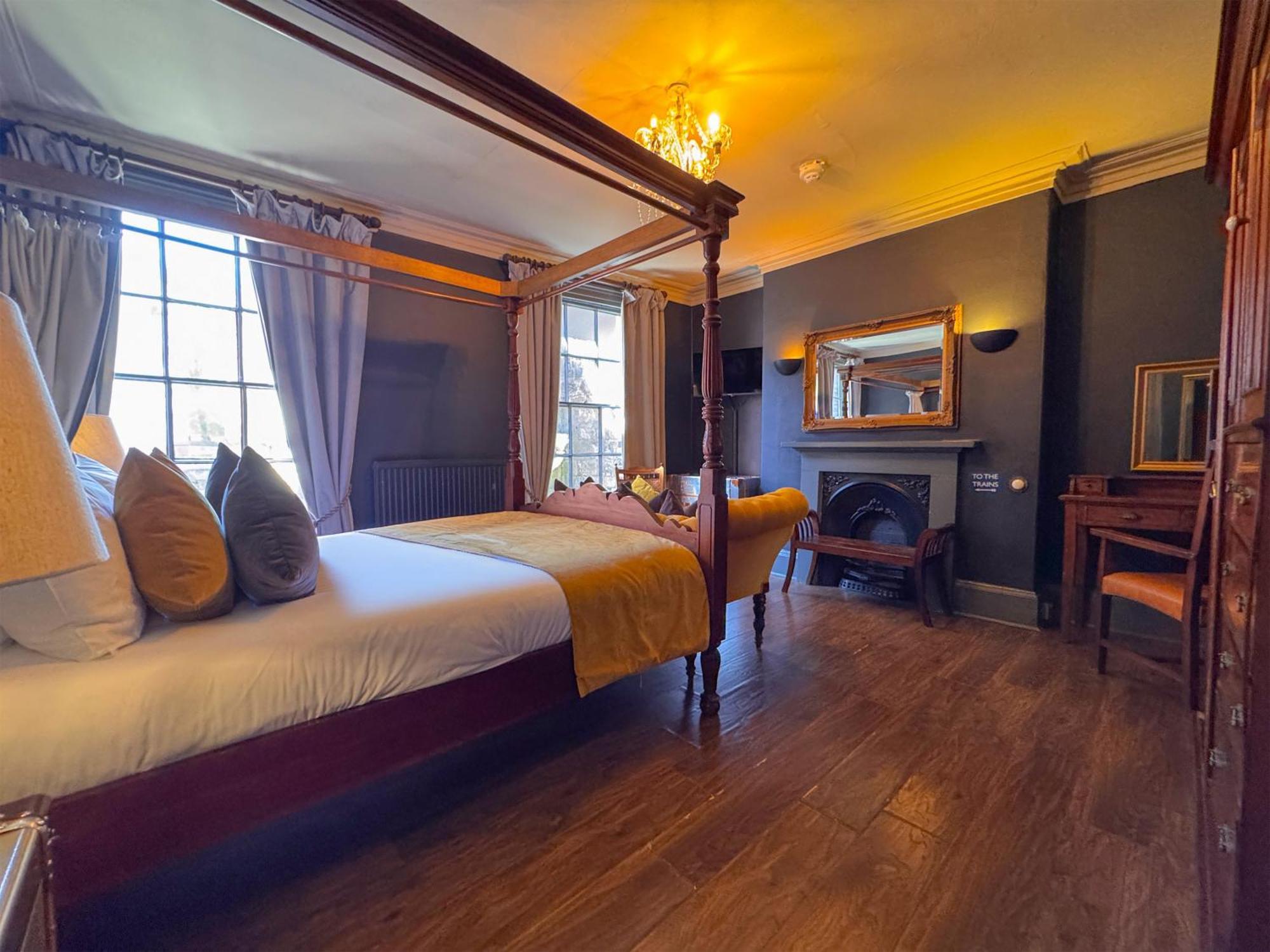 Four Poster Double Room