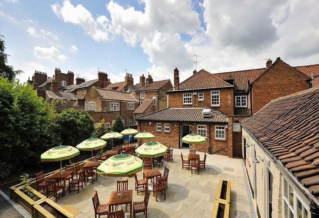 The Gillygate Pub-1