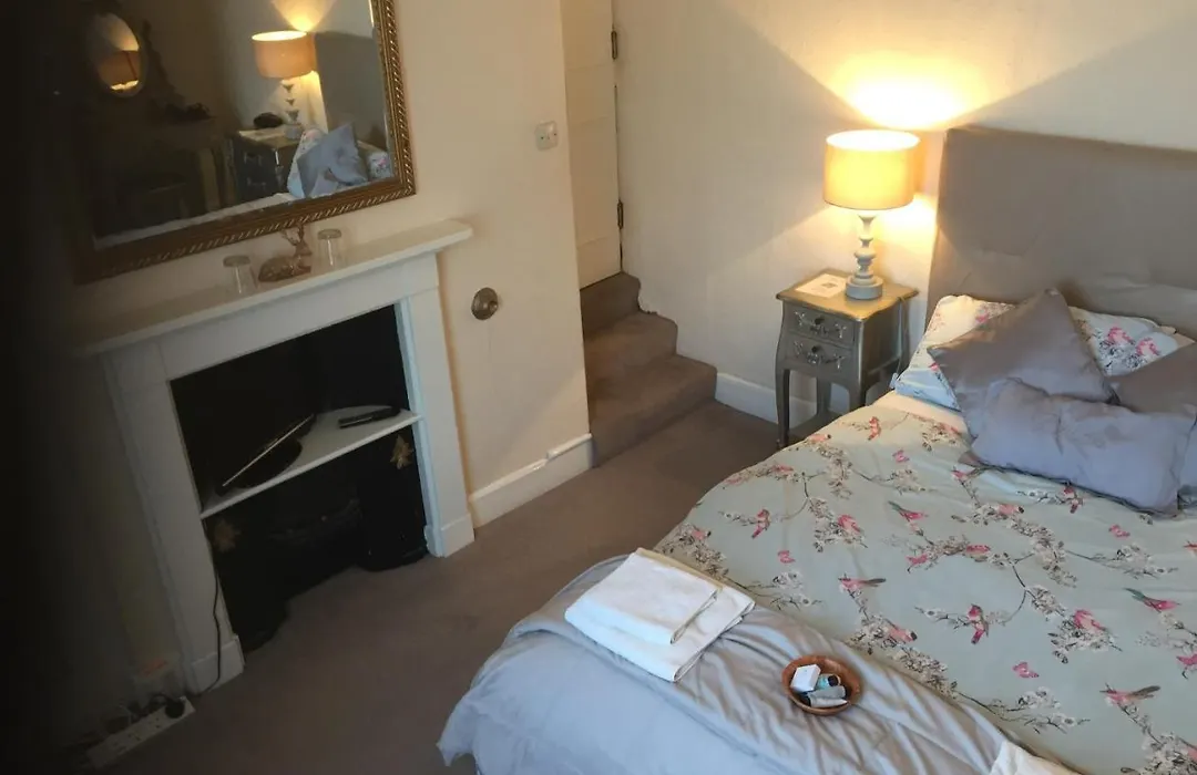Holly Lodge-1