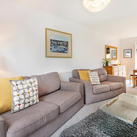 Woodlea House With Free Parking-2