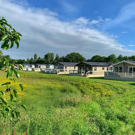 Jjs Lodge Lakewood-2