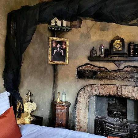 Hocus Pocus Tiny Hotel-2