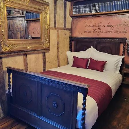 Hocus Pocus Tiny Hotel-2