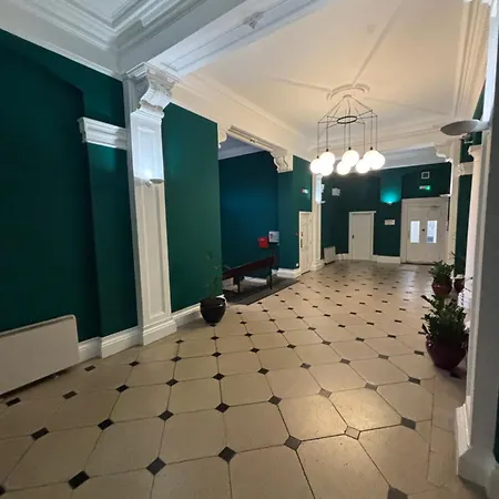 Cosy County House Apartment With Free Private Parking Sleeps Up To Four Guests-3