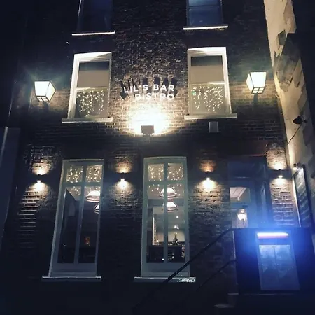 Lil'S Bar And Bistro-2