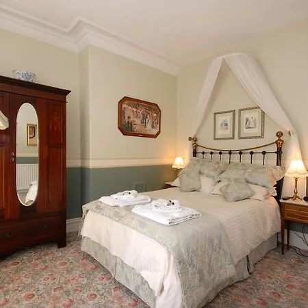 Feversham Lodge Guest House-2